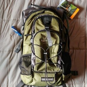 NWT Teton Sports 18L backpack with hydration pack
